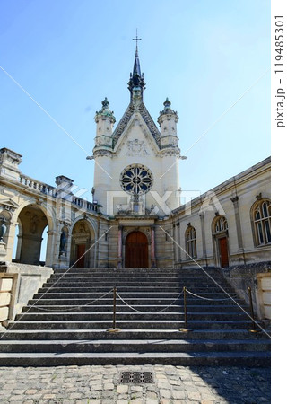 シャンティイ城のカトリック・ノートルダム教会のファサード シャンティイ城のカトリック・ノートルダム教会のファサード 119485301