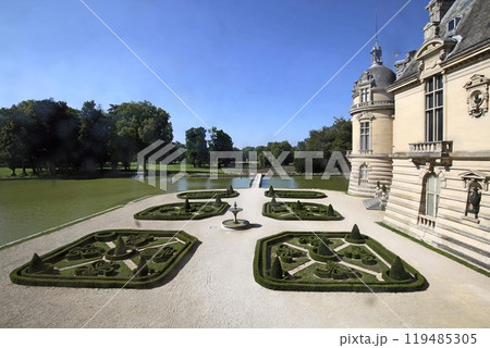 シャンティイ城のイギリス式庭園 119485305