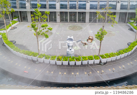 Daytime view of the Daan Park subway station 119486286