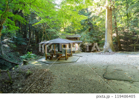 首切地蔵付近の東屋（柳生街道・滝坂の道） 119486405