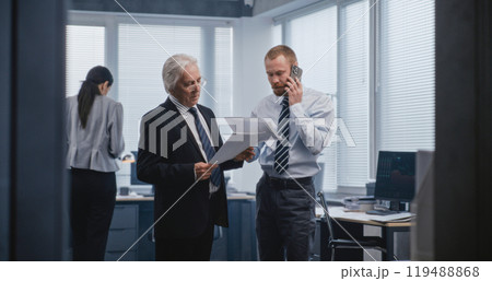 Professional stock trader speaks with business using mobile phone 119488868