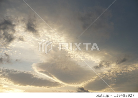 夕日に照らされる雲 夕日に照らされる雲 119488927