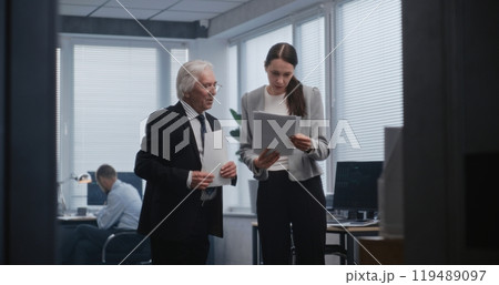 Teamwork in financial department of international corporation 119489097