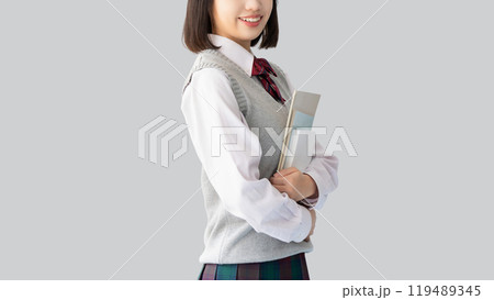 受験生・制服姿の女子高校生 受験生・制服姿の女子高校生 119489345