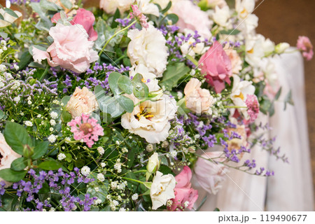 ピンク色をあしらった結婚式の高砂装花の写真素材 [119490677] - PIXTA