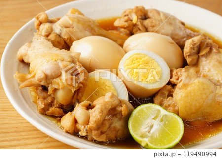 骨付きチキンとゆで卵 119490994