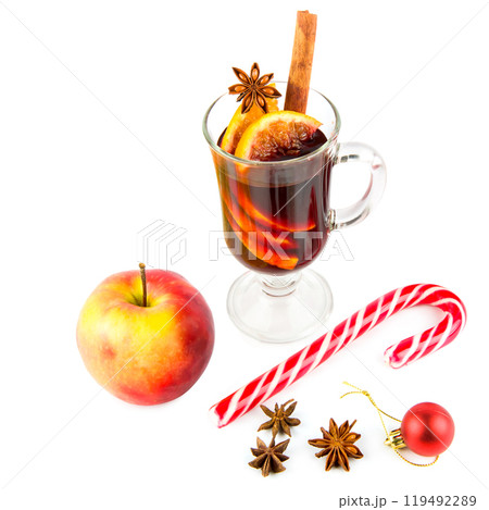 Hot red mulled wine with christmas spices, orange slice, anise and cinnamon sticks isolated on a white . 119492289