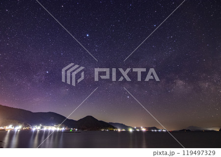 瀬戸内の冬の星景色　昇る天の川と夏の大三角 119497329