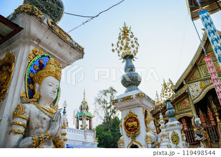 Beautiful view of the buddhas of Ayutthaya, at Wat Ratchaburana and Wat Phra Si Sanphet temple. 119498544