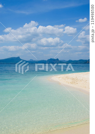 Paradisiacal Views of the beach at Poda Island, Koh Phi Phi Islands. Paradisiacal Views of the beach at Poda Island, Koh Phi Phi Islands. 119498580