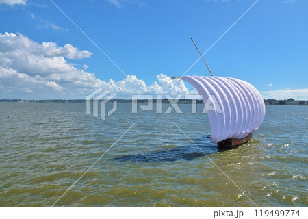 晴天の霞ヶ浦の帆引船　茨城 119499774