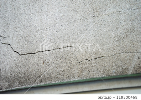 コンクリートのヒビ割れ 119500469