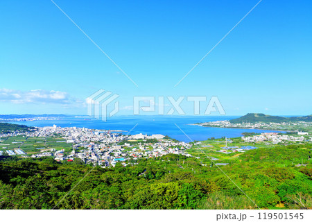 沖縄県南城市佐敷津波古周辺を望む(沖縄県南城市)【2024.10】 119501545