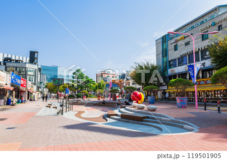 ソウル　弘大（ホンデ）のメインストリート 119501905