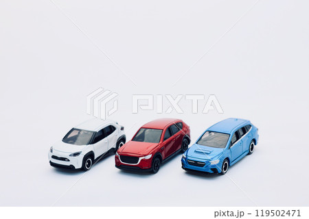 おもちゃの車 119502471