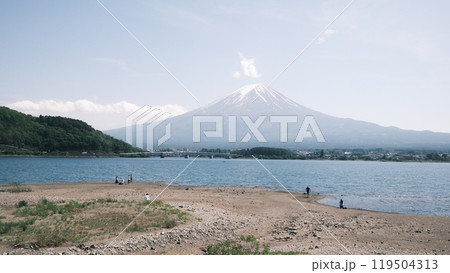 a beach view with the background of Mt fuji in Kawaguchiko a beach view with the background of Mt fuji in Kawaguchiko 119504313