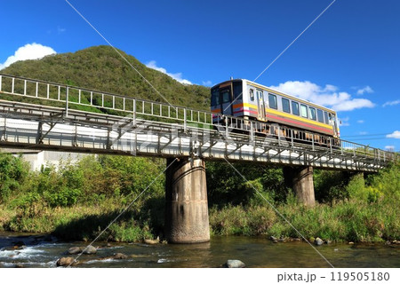 【JR西日本】キハ120形300番台(姫新線:新見〜岩山) 【JR西日本】キハ120形300番台(姫新線:新見〜岩山) 119505180