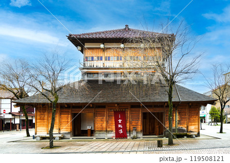 山代温泉の中心にある古総湯の外観(石川県加賀市) 山代温泉の中心にある古総湯の外観(石川県加賀市) 119508121