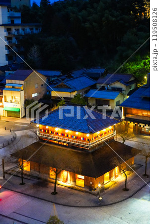夜の山代温泉にある古総湯(石川県加賀市) 夜の山代温泉にある古総湯(石川県加賀市) 119508126