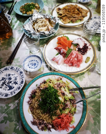 家族団らんの食事会 家族団らんの食事会 119508589