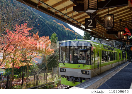 紅葉の鞍馬駅 119509646