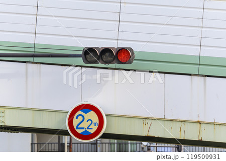 大阪市西区　鰹座橋北交差点　信号機と標識 119509931