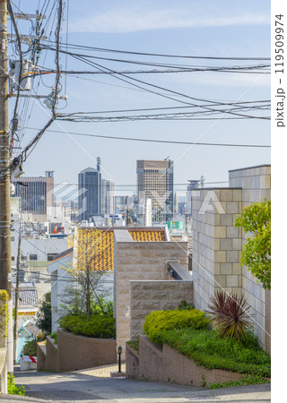 神戸北野異人館街　不動坂から神戸市街を見下ろす 119509974