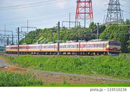高崎線　本庄ー岡部　JR東日本　185系　OM08編成（大宮）　草津 119510236