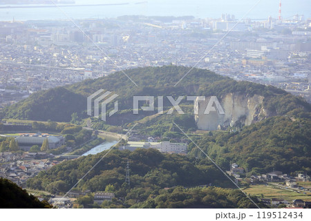 高御位山 山頂から見る竜山、宝殿山(兵庫県 高砂市) 高御位山 山頂から見る竜山、宝殿山(兵庫県 高砂市) 119512434