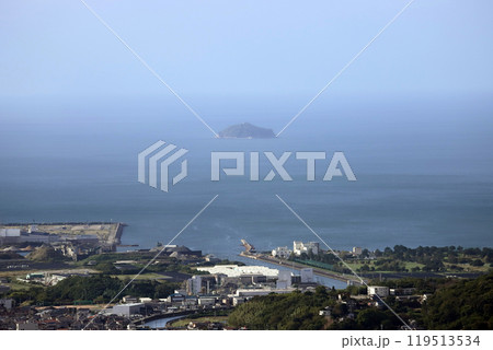 高御位山山頂から見る上島（兵庫県 姫路市 家島諸島） 119513534