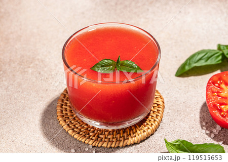 tomato juice with basil and fresh tomatoes on a light background top view. copy space tomato juice with basil and fresh tomatoes on a light background top view. copy space 119515653