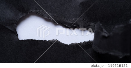 穴の開いた黒い紙 119516121