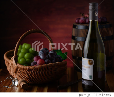 ワインと葡萄 119516365