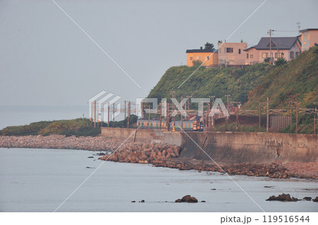 函館本線　朝里－小樽築港　JR北海道　キハ201系（苗穂）　ニセコライナー 119516544