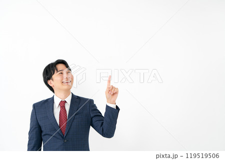 ビジネスマン　20代男性　指差し 119519506
