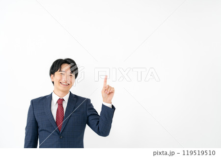 ビジネスマン　20代男性　指差し 119519510