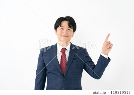 ビジネスマン　20代男性　指差し 119519512