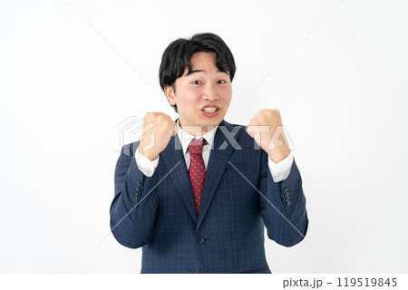 ビジネスマン　20代男性　ガッツポーズ 119519845