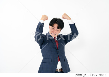ビジネスマン　20代男性　ガッツポーズ 119519856