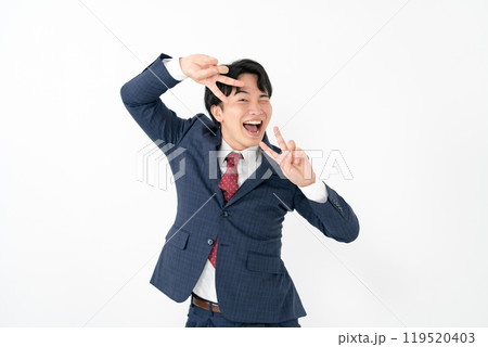ビジネスマン　20代男性　ピース 119520403