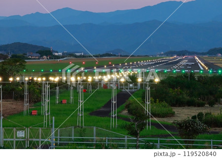 飛行場のライト 119520840