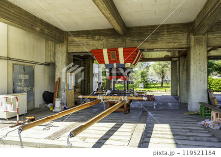 小豆島　旧土庄町役場と太鼓台　香川県土庄町 119521184