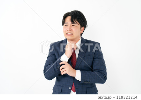 ビジネスマン　20代男性　パニック 119521214