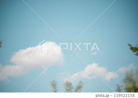 青空に浮かぶ雲 119522158