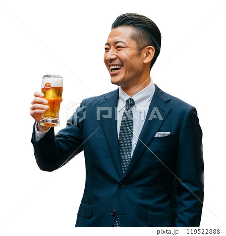 乾杯するサラリーマン 119522888