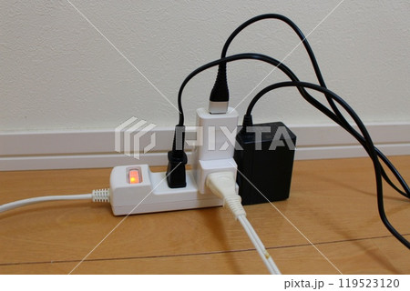 タコ足配線の火災予防 タコ足配線の火災予防 119523120