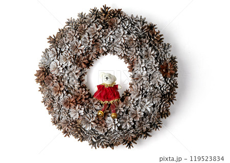 Christmas wreath of pine cones covered with frost and a toy bear isolated on white background 119523834