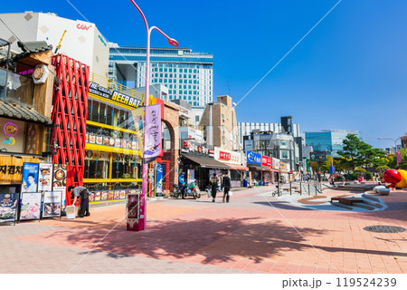 ソウル　弘大（ホンデ）のメインストリート 119524239