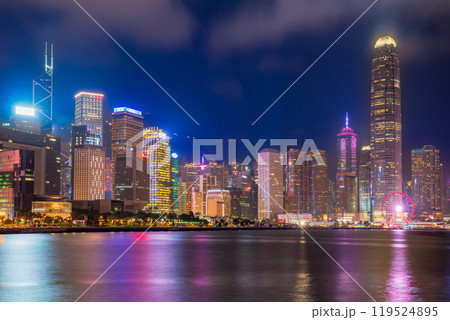 香港　　湾仔　プロムナードからの夜景 119524895