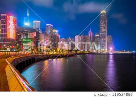 香港　　湾仔　プロムナードからの夜景 119524899
